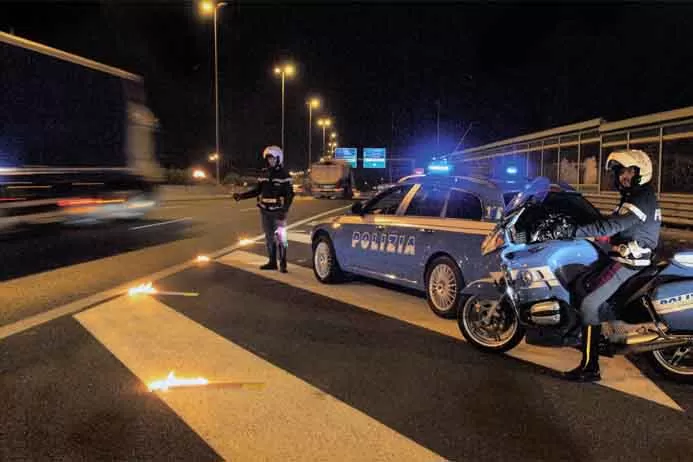 Doi camionagii arestați în Italia pentru documente de identitate false