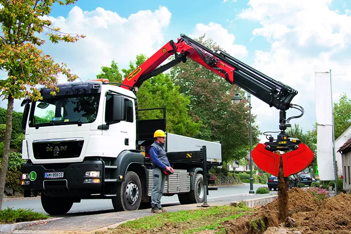 Sistemul HPSC crește eficiența în operarea macaralelor Palfinger