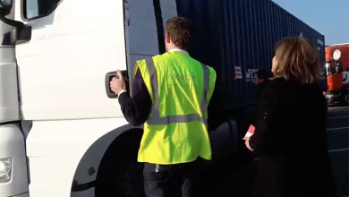 Ministrul transporturilor din Olanda a împărțit pliante de informare șoferilor