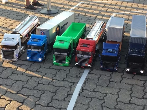 Colecția de camioane miniaturale a brazilianului Andreson Ramos 1 Colecția de camioane miniaturale ale brazilianului Andreson Ramos