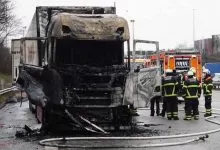 Un camion Scania din noua generație a luat foc în tunelul Elba 7 Un camion Scania din noua generație a luat foc în tunelul Elb