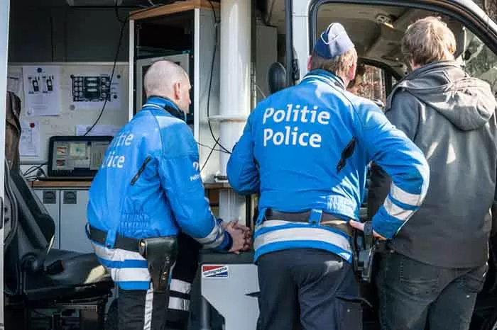 Zeci de camioane din România și Portugalia sechestrate în Belgia 1 Zeci de camioane din România și Portugalia sechestrate în Belgia