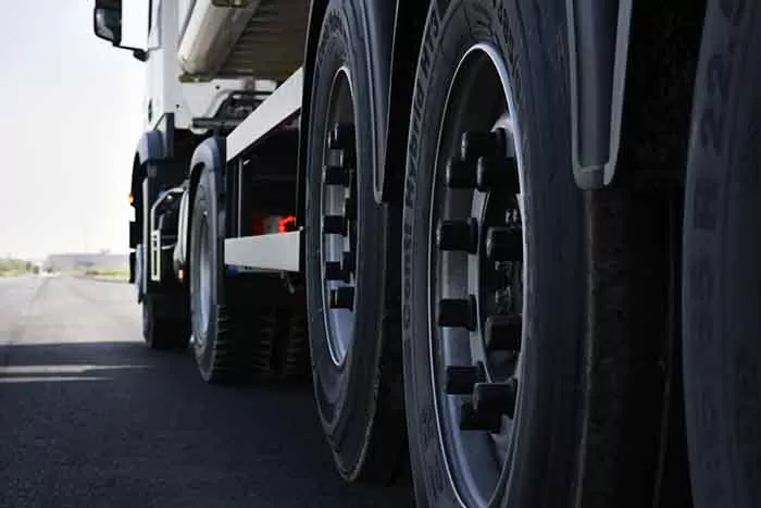 Presiunea scăzută în anvelopă influențează negativ siguranța și costurile