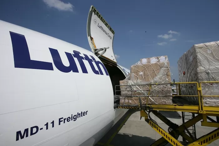 Lufthansa Cargo taxează cu 12 euro procesarea scrisorilor de transport aerian (AWB) tipărite