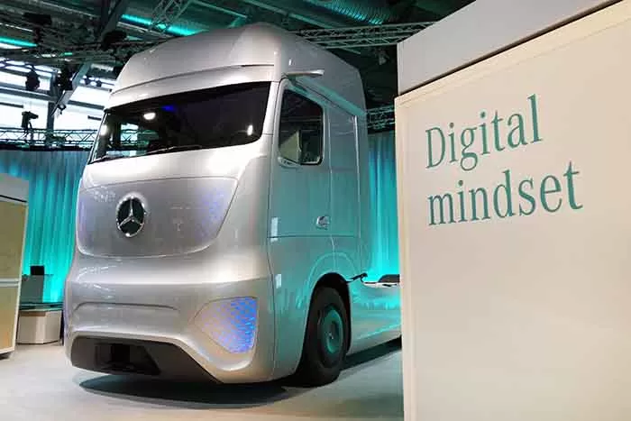 Un inside despre cum ar putea arăta camionul viitorului în viziunea Mercedes-Benz 4 Un inside despre cum ar putea arăta camionul viitorului în viziunea Mercedes-Benz