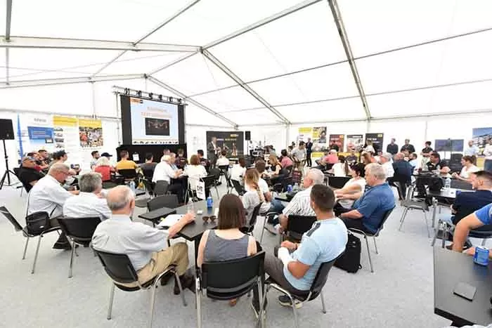 Noua generație de excavatoare Caterpillar a fost lansată în România 1 Noua generație de excavatoare Caterpillar a fost lansată în România