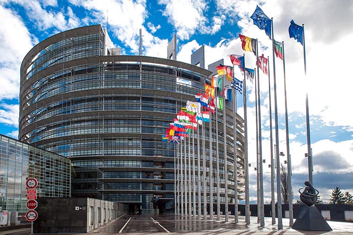 Eurodeputații vor vota revizuirea regulilor din transportul rutier în iulie