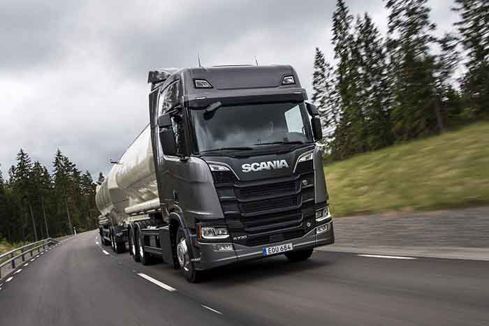 Scania nevoită să oprească temporar vânzarea de camioane cu motoare V8