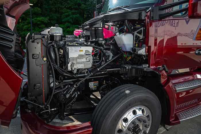 Toyota a prezentat noua versiune a camionului cu pile de combustie 3 Toyota a prezentat noua versiune a camionului cu pile de combustie