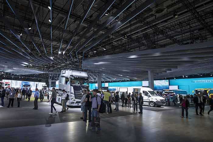 Daimler este definiția inovației și progresului în industria transportului
