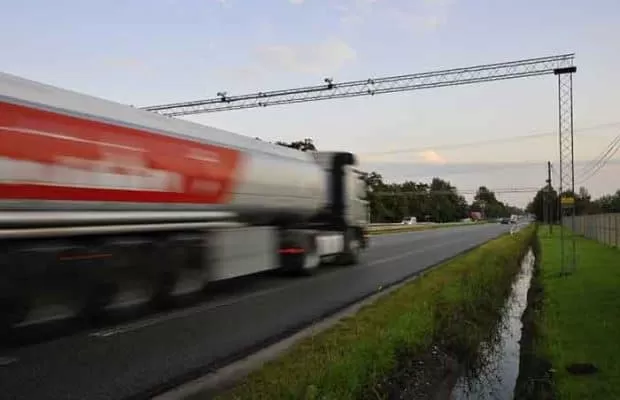 Sistemul european de taxare electronică va ajuta transportatorii rutieri