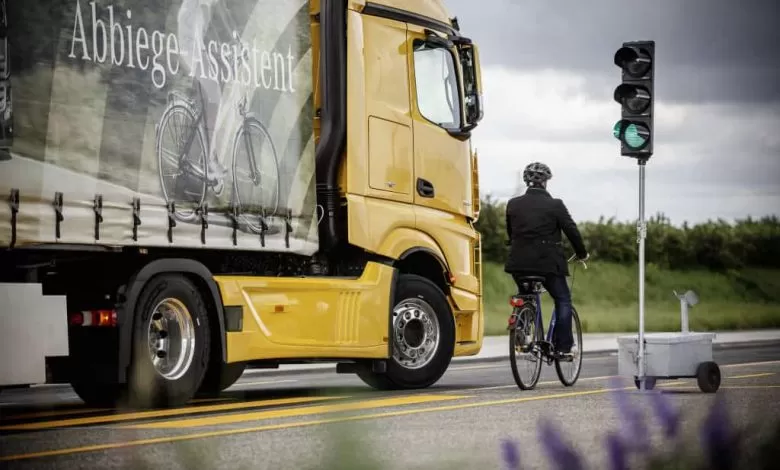 Germania va finanța achiziția de sisteme de asistență la virare pe camioane