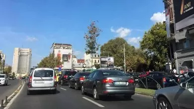 Într-o capitală fără transport public modern, cineva vrea să interzică maşinile mai vechi