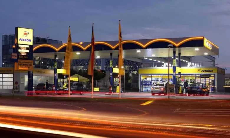 Aproape 360.000 de tranzacții pe zi efectuează românii în stațiile Petrom 1 Aproape 360.000 de tranzacții pe zi efectuează românii într-o stație Petrom