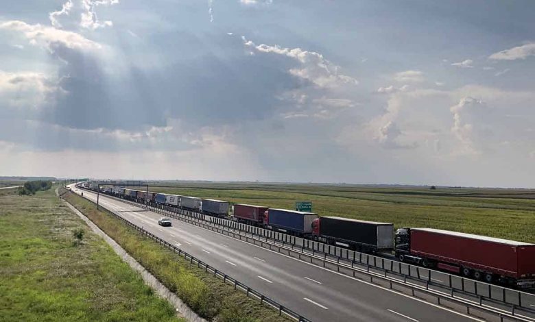 Se cer măsuri urgente pentru reducerea timpilor de așteptare pentru camioane la frontiere