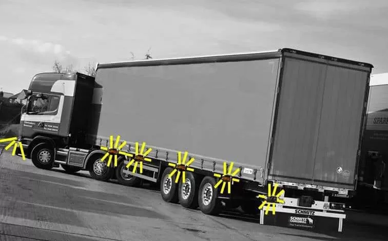 Toate modelele Schmitz Cargobull vor include lumini de semnalizare pe laterale