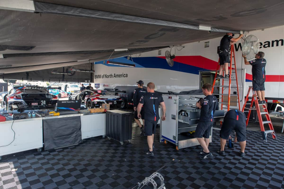 P90313477 highRes sahlen s six hours o