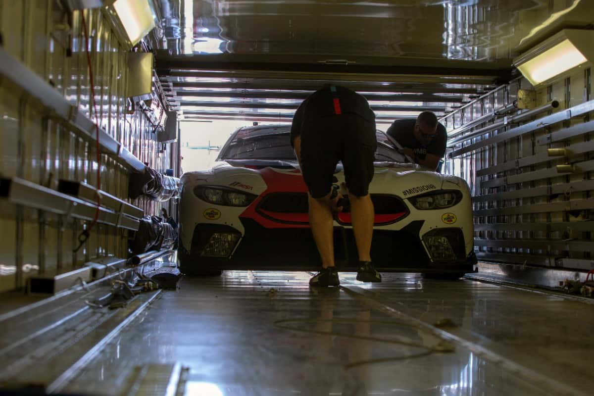 P90313480 highRes sahlen s six hours o