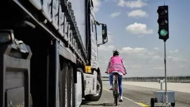 Ce ar ajuta mai mult un șofer de camion: senzorii sau vizibilitatea directă?