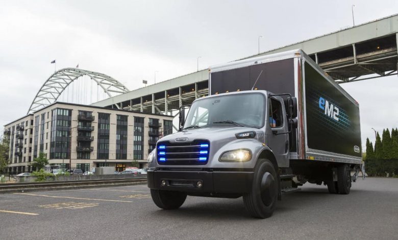 Compania Penske operează primul camion electric Freightliner eM2 din SUA