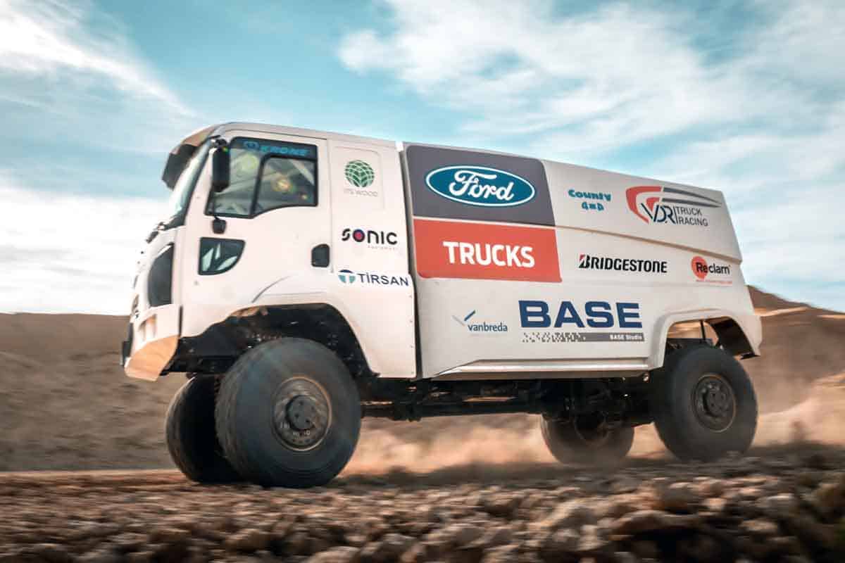 Două camioane Ford Trucks participă în premieră la Raliul Dakar 3 Două camioane Ford Trucks participă în premieră la Raliul Dakar