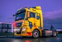 Noile blocuri optice Hella prezentate pe un camion de show MAN