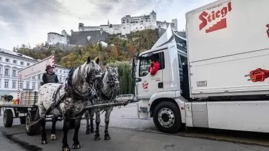 Producătorul austriac de bere Stiegl livrează în Salzburg cu un camion electric MAN TGM 1 Producătorul austriac de bere Stiegl livrează în Salzburg cu un camion electric MAN TGM