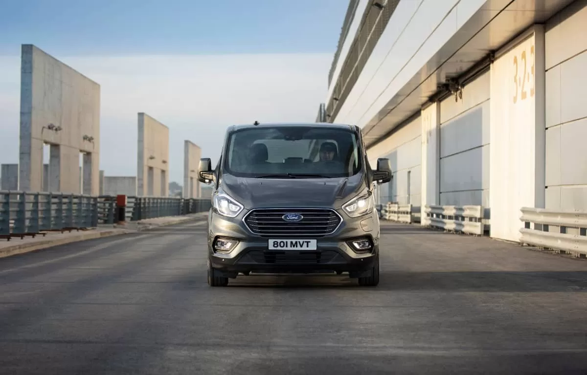 2019 FORD TOURNEO CUSTOM PHEV 03