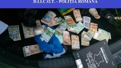 Șoferi de camion români vizați într-o anchetă europeană de trafic de migranți și spălare de bani