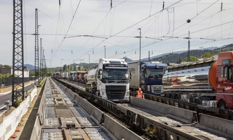 RAlpin AG a dezvoltat un nou tip de vagon care permite transportul camioanelor extra-lungi 1 RAlpin AG a dezvoltat un nou tip de vagon care permite transportul camioanelor extra-lungi