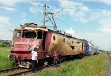 Accident grav produs între un tren de călători și o autobasculantă lângă Căiuți