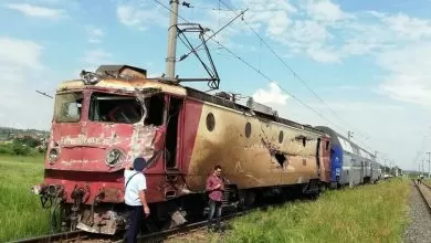 Accident grav produs între un tren de călători și o autobasculantă lângă Căiuți