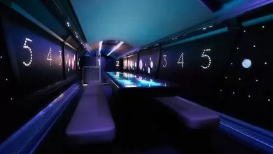 Educație financiară la bordul unui NEOPLAN Skyliner special personalizat