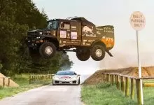"Bătaie" pe un loc de parcare între un camion Kamaz și un Lamborghini Huracán de drift