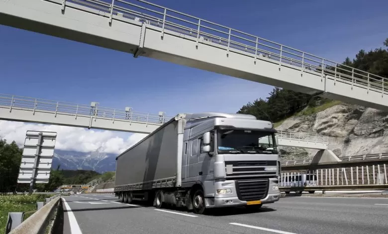 Problema restricțiilor sectoriale pentru camioane din Tirol pe masa Comisiei Europene