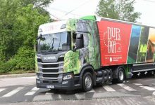 Un camion Scania cu CNG ajută Coca-Cola România să reducă emisiile de CO2 din transport