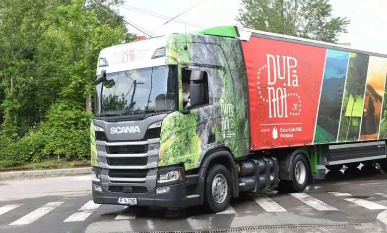 Un camion Scania cu CNG ajută Coca-Cola România să reducă emisiile de CO2 din transport