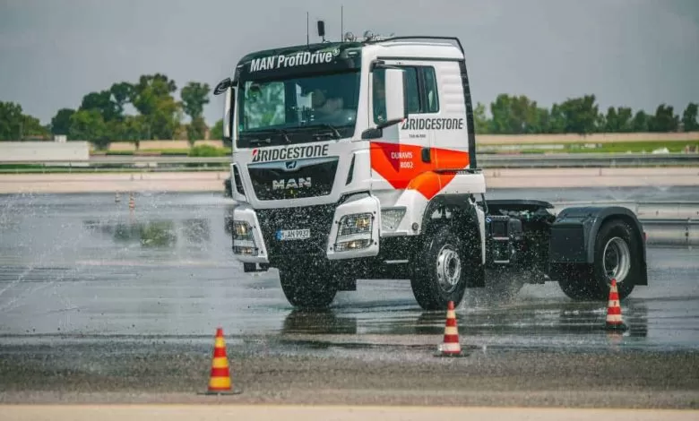 Bridgestone a lansat noua anvelopă pentru camion Duravis R002