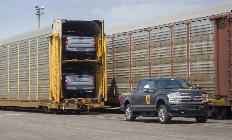 Un prototip electric Ford F-150 a tractat peste 450 de tone 1 Prototipul unui Ford F-150 electric a tractat peste 450 de tone