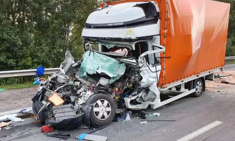 Șoferul unui furgonete cu prelată și-a pierdut viața într-un accident rutier pe A 7 din Germania