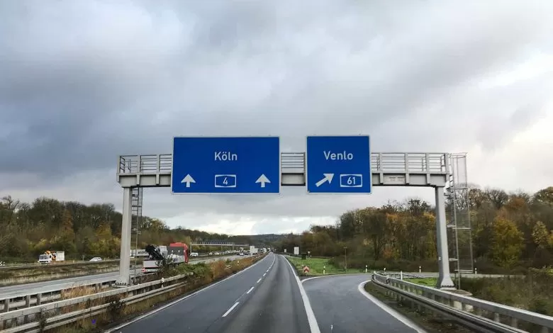 Un șofer ucrainean a distrus 1.5 km de covor asfaltic proaspăt turnat pe A4 în Germania