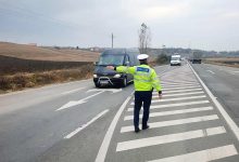 Peste 1.000 de vehicule care efectuau transport neautorizat de persoane, depistate de Poliția Română