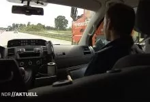 telefon mobil la volan camionagiu