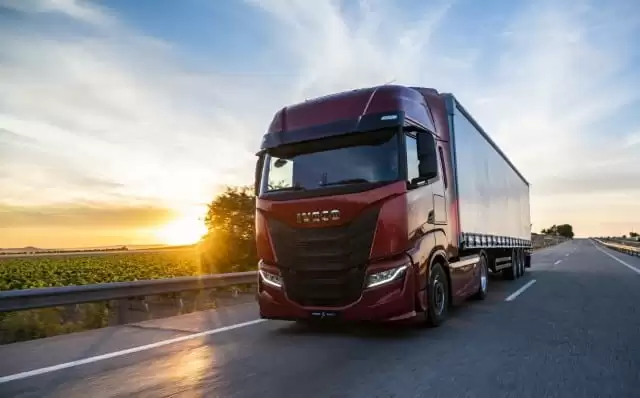 IVECO S-Way introduce o nouă dimensiune a conectivității care reduce costurile totale de operare 1 IVECO S-Way introduce o nouă dimensiune a conectivității care reduce costurile totale de operare