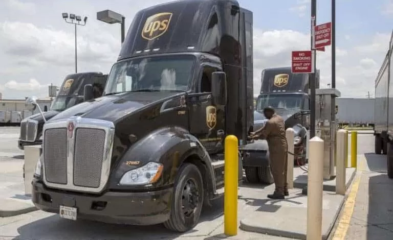 UPS va introduce în flotă 6.000 de vehicule cu gaz în următorii trei ani