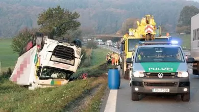 Un camion condus de un șofer român s-a răsturnat pe A 8 în Austria