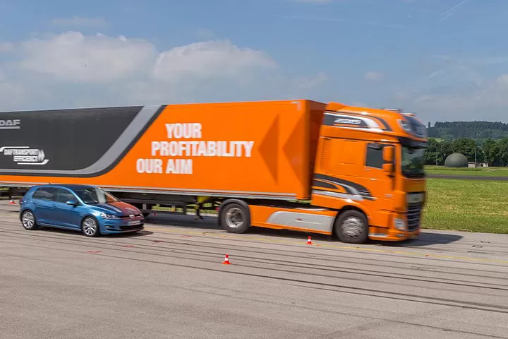 Un camion are nevoie de 36.2 metri pentru a se opri complet de la 80 km/h
