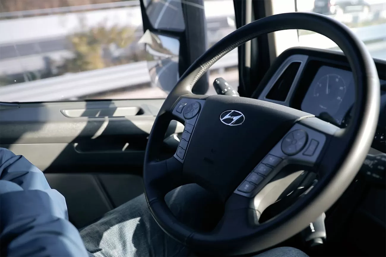 Hyundai a finalizat cu succes primul test cu camioane conectate în pluton 3 Hyundai a finalizat cu succes primul test în trafic real cu camioane conectate în pluton