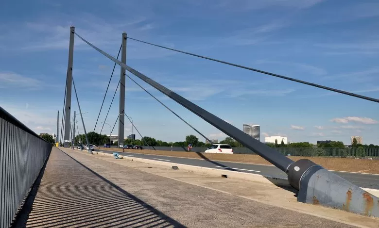 Restricții de trafic pentru camioane pe podul Theodor-Heuss din Düsseldorf 1 Restricții de trafic pentru camioane pe podul Theodor-Heuss din Düsseldorf