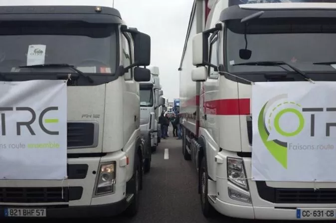 Transportatorii francezi vor organiza baraje pentru blocarea camioanelor străine